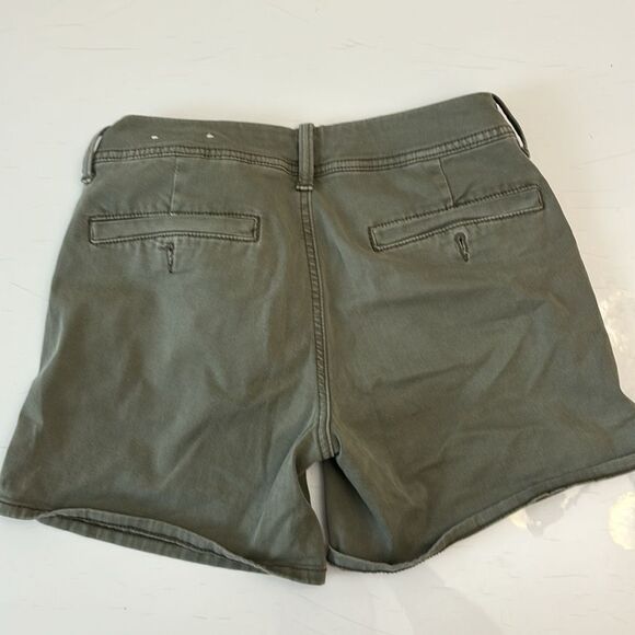 American eagle midi green shorts in size 4 - Picture 3 of 3
